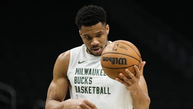 Milwaukee Bucks forward Giannis Antetokounmpo (34) warms up 